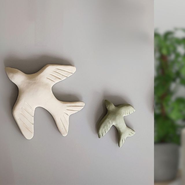 Andorinhas de cerâmica, pintadas à mão, para pendurar na parede