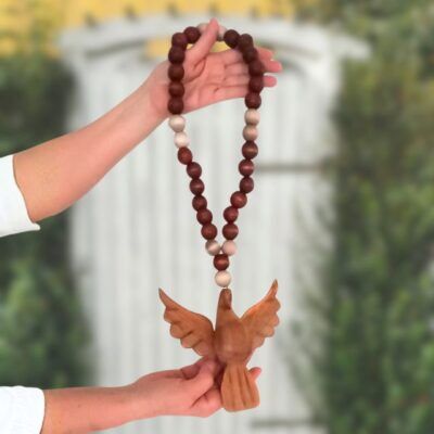 Colar Decorativo com Divino 42cm – Madeira – CDP3