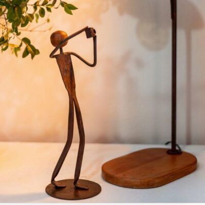 O Fotógrafo – Escultura em Ferro e Madeira