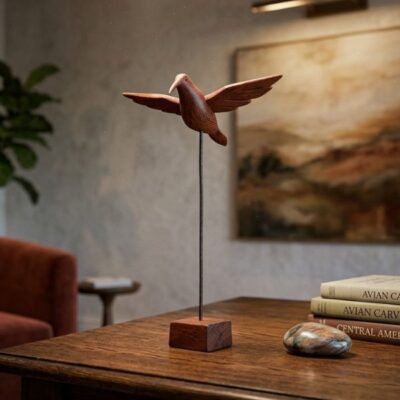 Beija-flor Asas Abertas para Mesa – em Madeira – na Haste